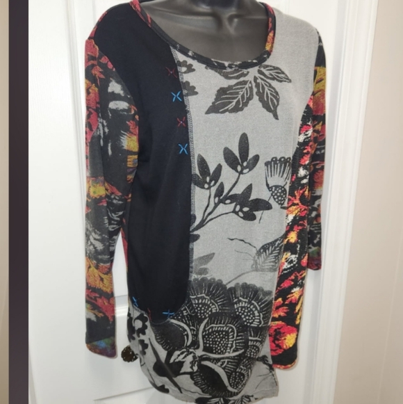 Orientique Patterned Top - Picture 6 of 7